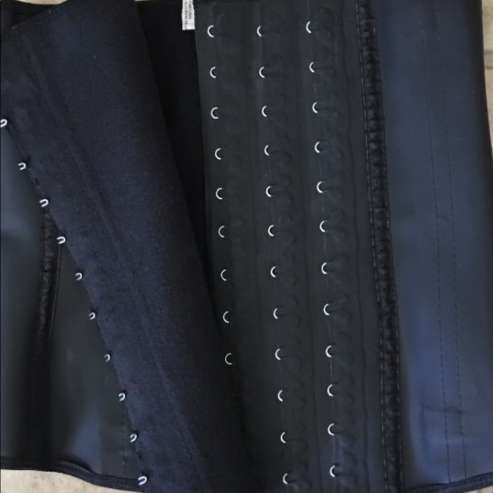 black waist trainer